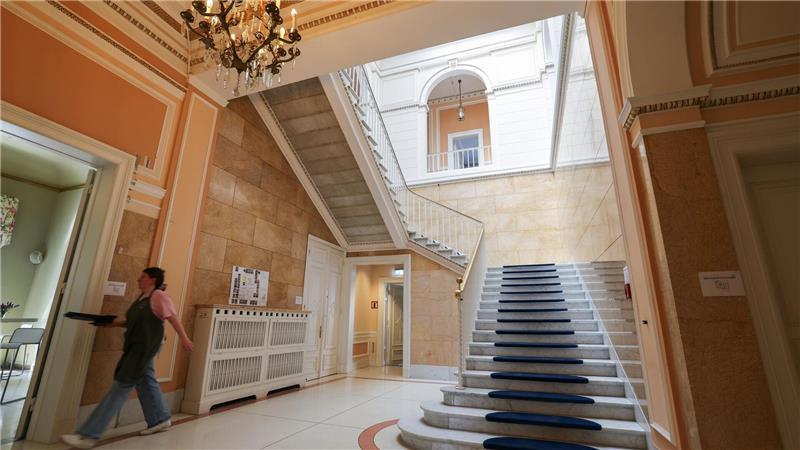 Ehemaliges US-Generalkonsulat wird zum Hamburger Luxushotel umgebaut Die prachtvollen Räume im Erdgeschoss sollen erhalten bleiben.