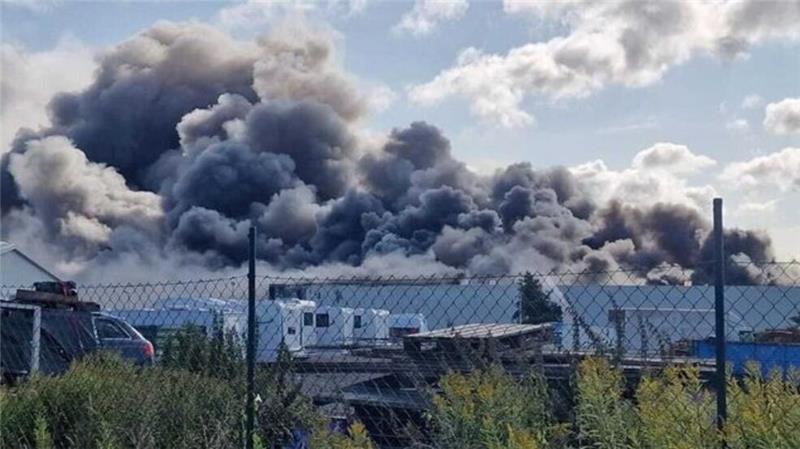 Die riesige schwarze Rauchwolke war auch aus weiter Entfernung noch sichtbar.