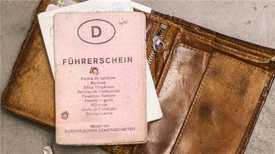 Die rosa Zeiten sind vorbei - doch keine Panik: Nach Entwertung darf der „Lappen“ mit nach Hause genommen werden.