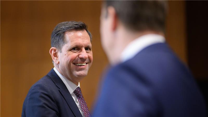 Die rot-grüne Regierung von Ministerpräsident Lies will im kommenden Jahr mit der Einführung von Schüler-Tablets beginnen.