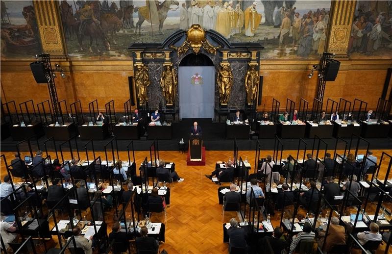 Die rot-grünen Regierungsfraktionen und die Opposition haben sich eine kontroverse Debatte zum Wahlausgang geliefert. Foto: Brandt/dpa