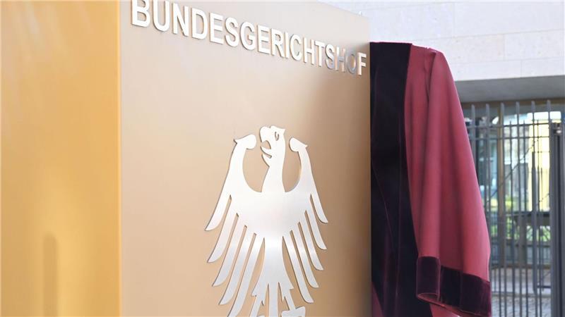 Die rote Robe ist seit Jahrzehnten Amtstracht an Deutschlands obersten Gerichtshöfen.