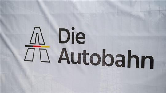 Die rund 14.000 Beschäftigten der Autobahn GmbH bekommen mehr Geld.