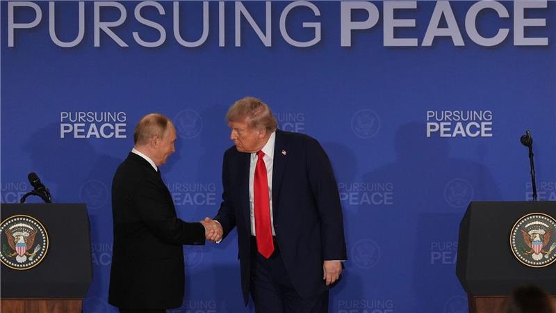 Medwedew: Verhandlungen und Krieg können zeitgleich laufen Die russische Führung sieht sich nach dem Gipfel bestätigt, dass Kampfhandlungen und Verhandlungen im Krieg parallel möglich sind.