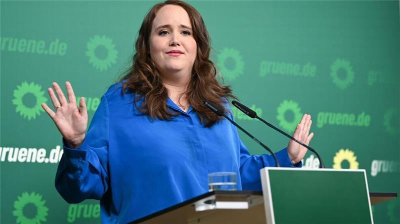 Zufriedenheit mit der deutschen Demokratie nimmt stark ab Die scheidende Bundesvorsitzende der Grünen, Ricarda Lang, ist in den vergangenen Jahren besonders häufig Ziel von hasserfüllten Verbalattacken geworden. (Archivbild)