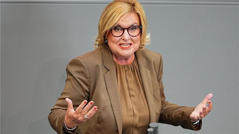 Die scheidende Wehrbeauftragte Högl warnt, dass die Bundeswehr in zunehmend schwere Personalnöte gerate.