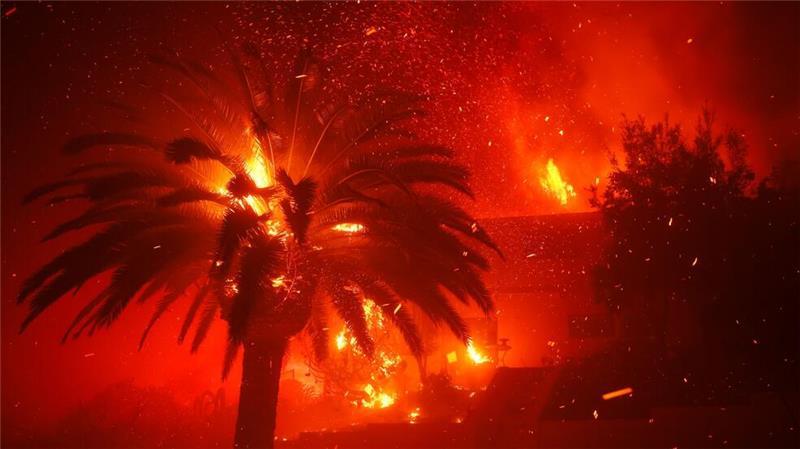 Die schlimmen Feuer in Kalifornien haben auch Auswirkungen auf geplante Hollywood-Veranstaltungen. 