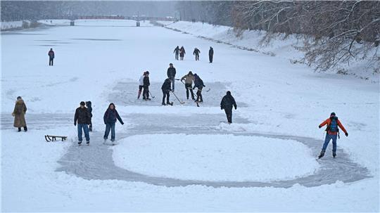 Die schönen Seiten des Winters: Schlittschuhlaufen in Leipzig. 