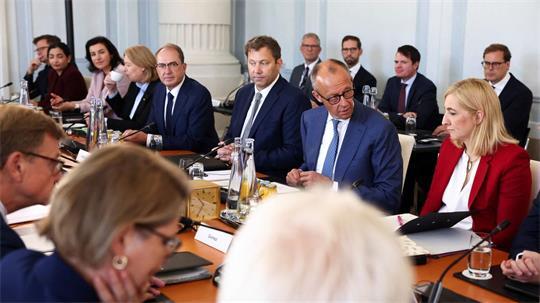 Die schwarz-rote Koalition rüstet sich für einen arbeitsreichen Herbst. 
