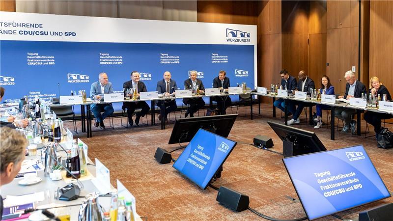 Schwarz-Rot sucht den „Geist von Würzburg“ Die schwarz-rote Runde setzte sich zur Klausur zusammen.