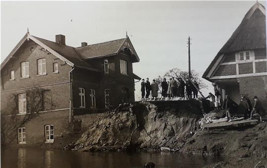 Die schwere Sturmflut im Februar 1962 hat auch Bullenhausen nicht verschont. Fotosammlung Blecken