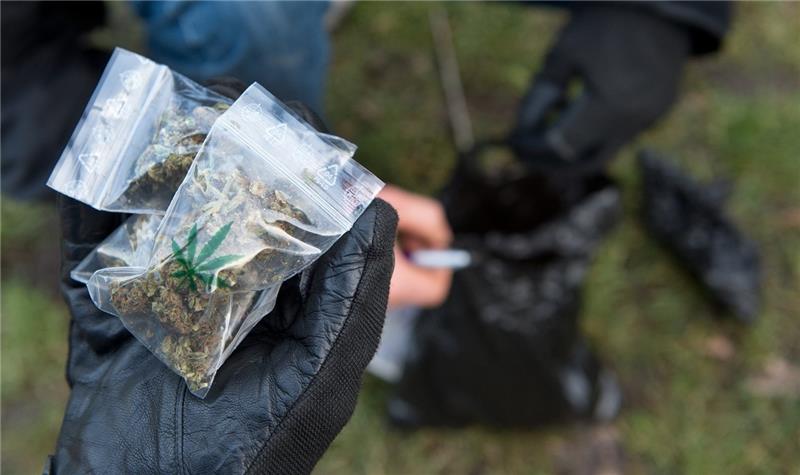 Die sechs Angeklagten betrieben ihren Drogenhandel in den Jahren 2014 bis 2019 in Stade (Symbolbild). Foto: Bernd von Jutrczenka/dpa