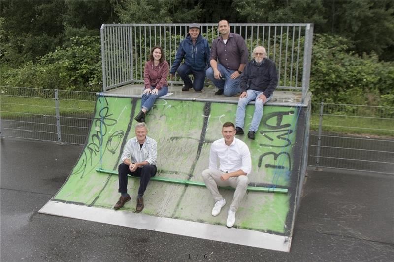 Sechs Liberale in Neu Wulmstorf mit festem Plan Die sechs Neu Wulmstorfer FDP-Kandidaten auf der Skaterbahn.