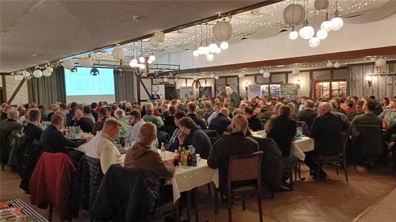 Die sehr gut besuchte Schützenhalle während der Kartoffelfachveranstaltung in Ahlerstedt.