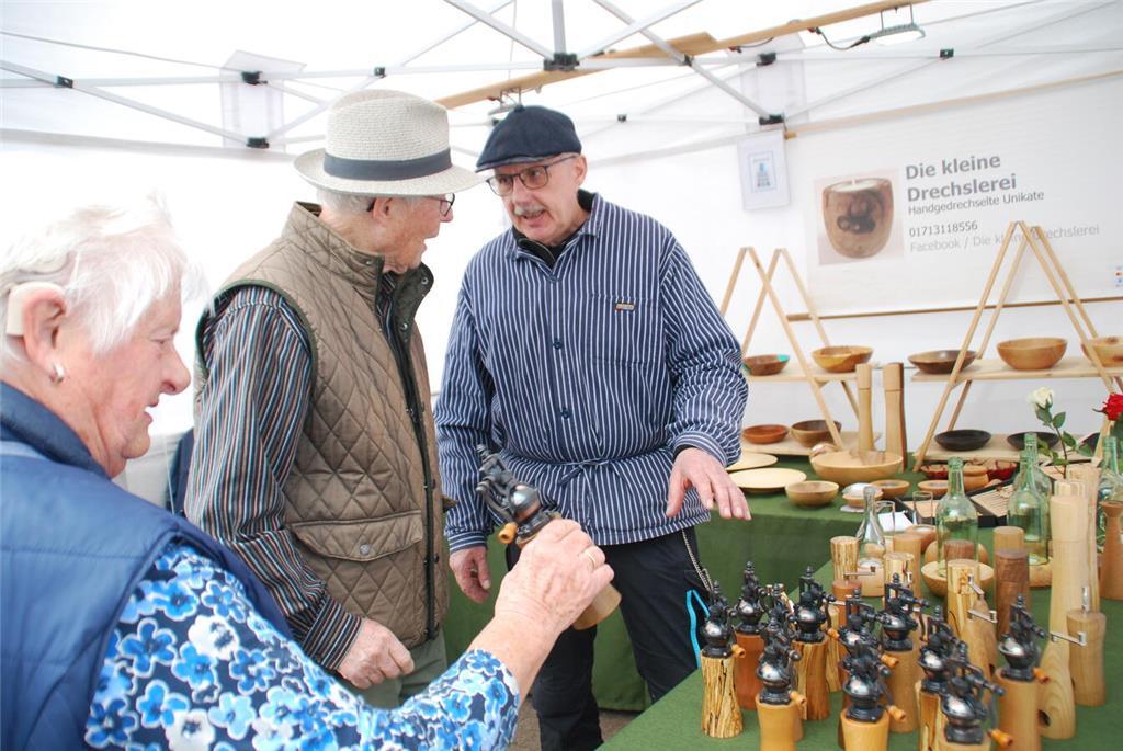 Die  selbst gedrechselten Pfeffermühlen von Bernd Peterswaren besonders gefragt.