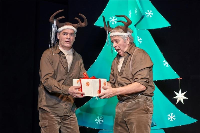Die singenden Rentiere Uwe und Peter warten auf den Weihnachtsmann. Foto: Daniel Wolcke