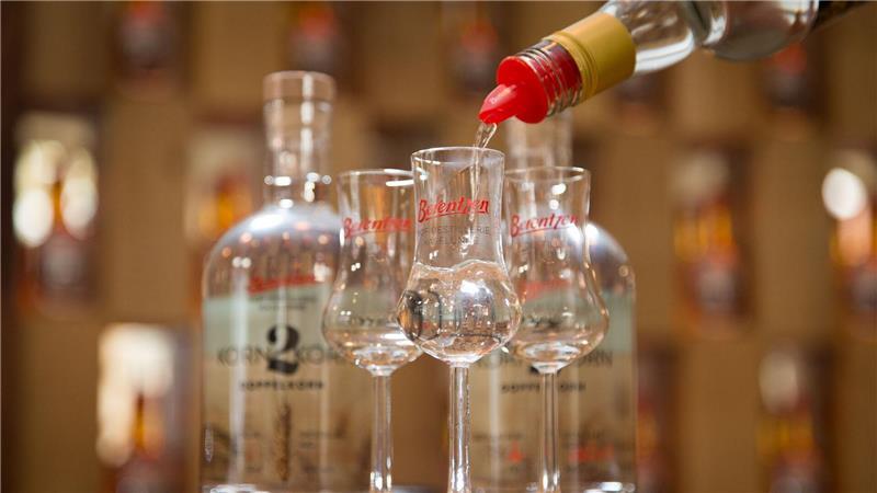 Die sinkende Nachfrage nach Alkohol macht dem Spirituosen-Hersteller Berentzen zu schaffen. (Archivbild)