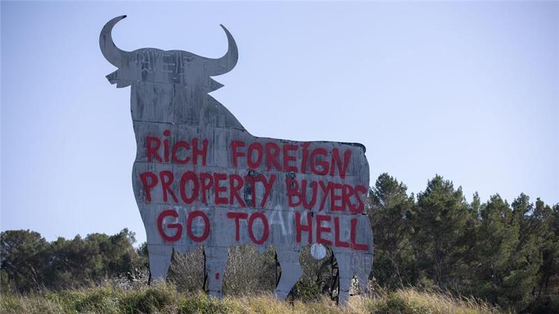 Die sogenannten Osborne-Stiere gelten in Spanien als Kult und als Wahrzeichen des Landes. (Foto aktuell)