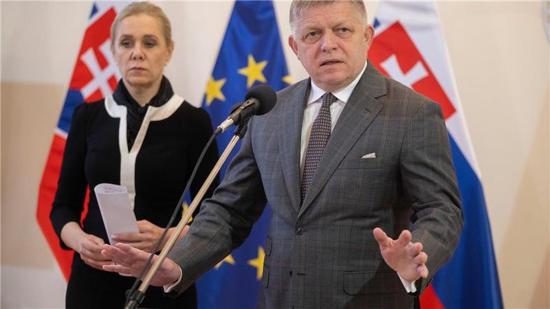 Die sozialdemokratische Wirtschaftsministerin Denisa Sakova und der linkspopulistische Ministerpräsident Robert Fico hatten die unterschiedlichen Treibstoffpreise für In- und Ausländer bisher verteidigt. (Archivbild)