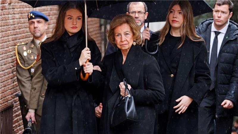 Die spanische Königsfamilie hat bei einer Trauerfeier Abschied von Irene von Griechenland, der Schwester der spanischen Altkönigin Sofía, genommen. 