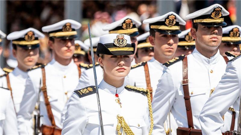 Bilder des Tages Die spanische Kronprinzessin Leonor erhält Großkreuz für Verdienste um die Marine.
