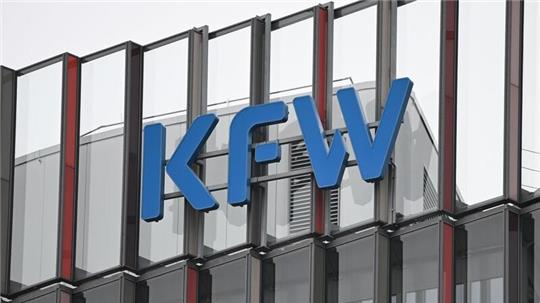 Die staatliche Förderbank KfW bietet den Studienkredit seit 2006 an.