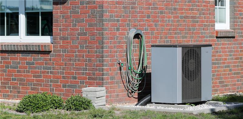 Die teure Wärmepumpe braucht eine gute Versicherung für den Schadensfall.