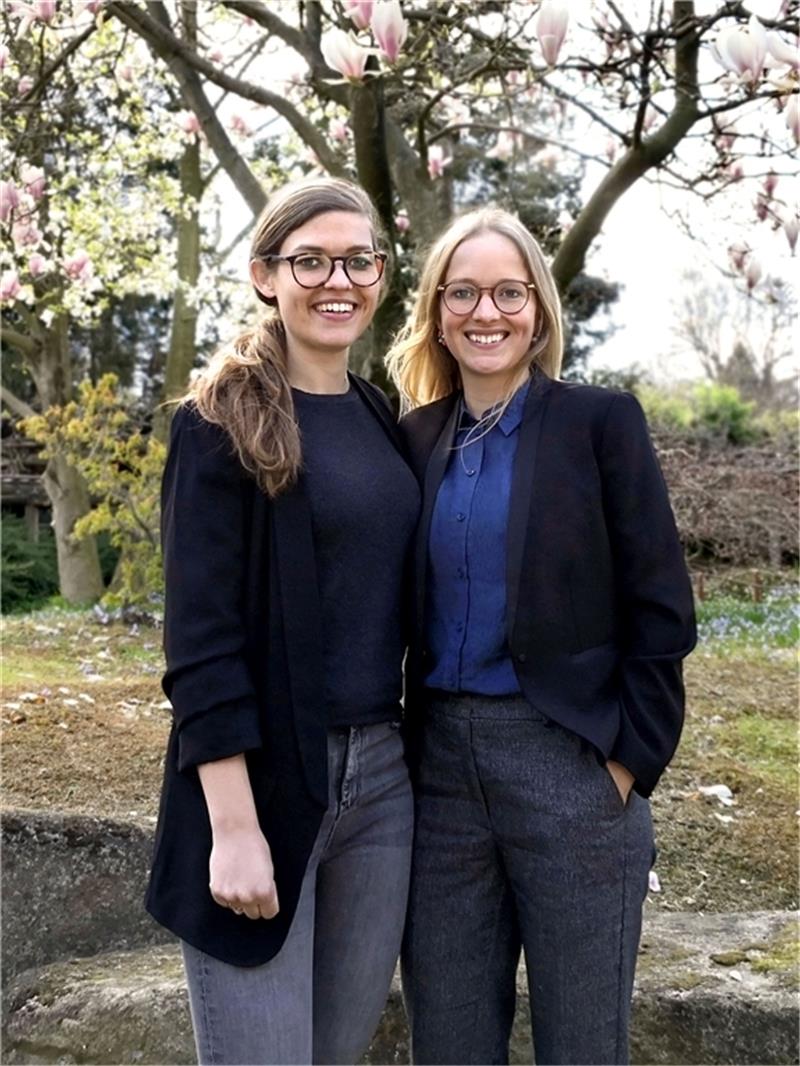 Die traceless-Gründerinnen Johanna Baare (links) und Dr. Anne Lamp entwickeln Plastik-Alternativen aus Getreideabfällen. Fotos: traceless.