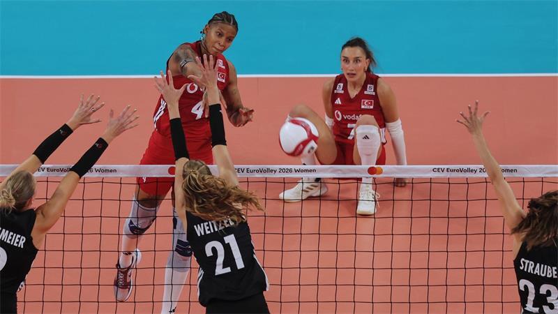 Die türkische Nationalspielerin Melissa Vargas (M) zeigte früh ihre Klasse. (Archivbild)