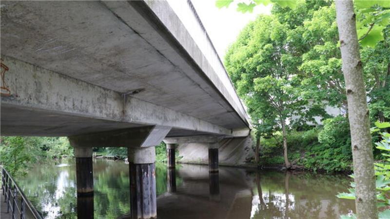 Zwei Otterndorfer Brücken rasseln bei den Experten durch Die über die Medem führende Goethebrücke ist mit ihren 47,18 Metern nicht nur die größte Brücke in der Stadt Otterndorf, sondern aufgrund ihrer zentralen Lage auch eine der am meisten frequentierten.