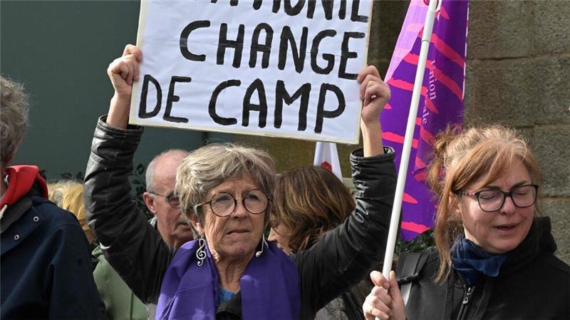 Die über viele Jahre unentdeckte Serie von Taten des Mediziners haben in Frankreich große Empörung ausgelöst.