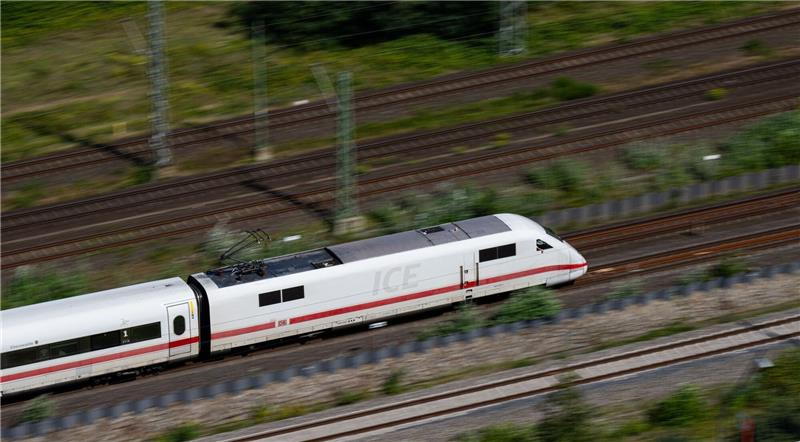 Auswertung zur Bahn-Pünktlichkeit: Kräftiger Einbruch 2022 Die überlastete Infrastruktur steht bei den Pünktlichkeitsproblemen der Bahn im Fokus.