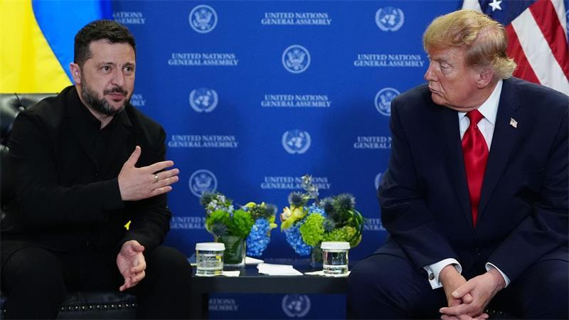 Die ukrainische Regierung stellt sich hinter Selenskyj. Zuvor hatte Trump einen neuen Präsidenten gefordert. (Archivild)