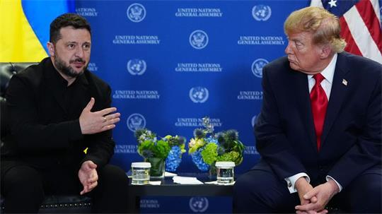 Die ukrainische Regierung stellt sich hinter Selenskyj. Zuvor hatte Trump einen neuen Präsidenten gefordert. (Archivild)