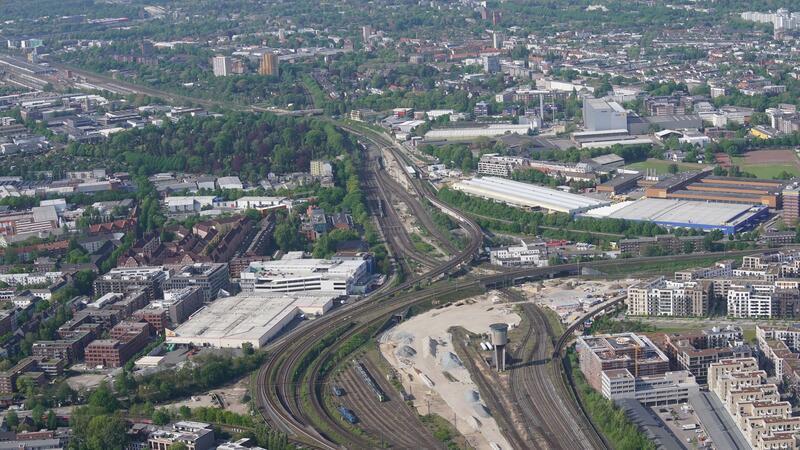 Die umgebaute S-Bahnstation Diebsteich soll Ende Januar in Betrieb gehen. (Archivbild)