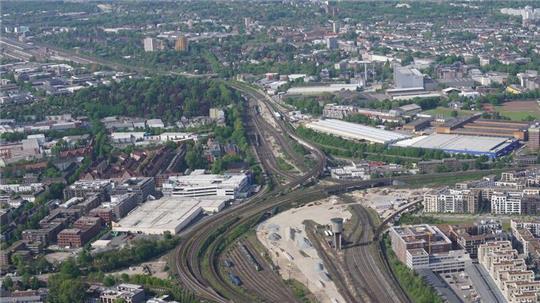 Die umgebaute S-Bahnstation Diebsteich soll Ende Januar in Betrieb gehen. (Archivbild)
