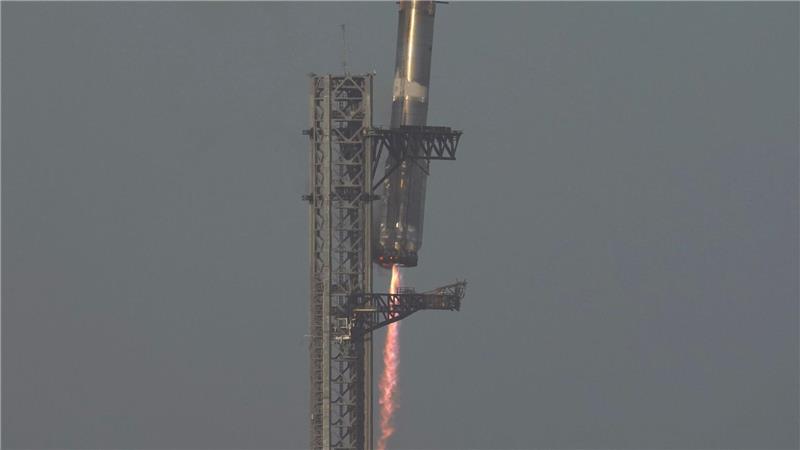 Rückschlag für Elon Musk: Trümmerregen bei Starship-Testflug Die untere Stufe des Starship landet wie vorgesehen.