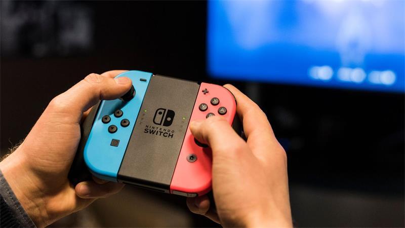 Die ursprüngliche Generation der Switch-Konsolen blieb als günstigerer Einstiegsweg in die Nintendo-Welt im Angebot. (Archivbild)
