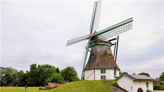 Die verschiedenen Holländermühlen gehören wohl zu den bekanntesten Windmühlentypen. (Archivbild)