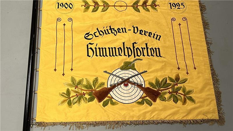 Könige und Meister: Was den Schützenverein Himmelpforten auszeichnet Die verschwundene und restaurierte Fahne von 1925.