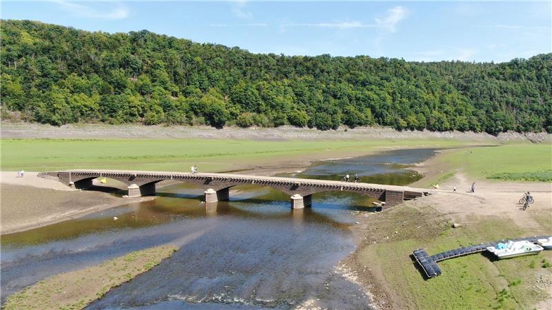 Die versunkenen Ruinen aufgegebener Dörfer locken jedes Jahr Tausende Besucher an.