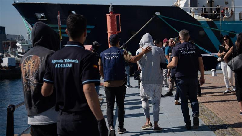 Die vier Besatzungsmitglieder der Segeljacht mit 2,1 Tonnen Kokain an Bord wurden festgenommen. Es handelt sich um je einen Argentinier, einen Uruguayer, einen Kolumbianer und einen Albaner.