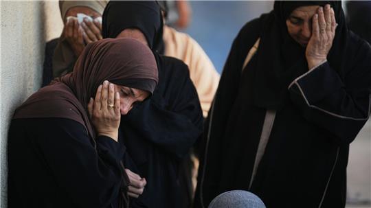 Die von der Hamas kontrollierte Gesundheitsbehörde im Gazastreifen geht davon aus, dass noch zahlreiche Tote unter Trümmern verschüttet sind. (Archivbild)