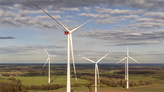 Die von der Landwind-Gruppe im Sommer 2025 ins Auge gefassten Anlagen von Nordex haben eine Nabenhöhe von 179 Metern. Das entspricht einer Gesamthöhe von 266 Metern.