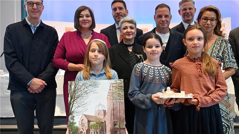 Siegerentwurf zur Bornplatzsynagoge eng am Original Die wiederaufgebaute Synagoge und mehrere Nebengebäude sollen das jüdische Leben im Grindelviertel wieder sichtbar machen.
