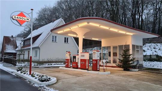 Die winterliche Königsberger Straße im Freilichtmuseum am Kiekeberg.