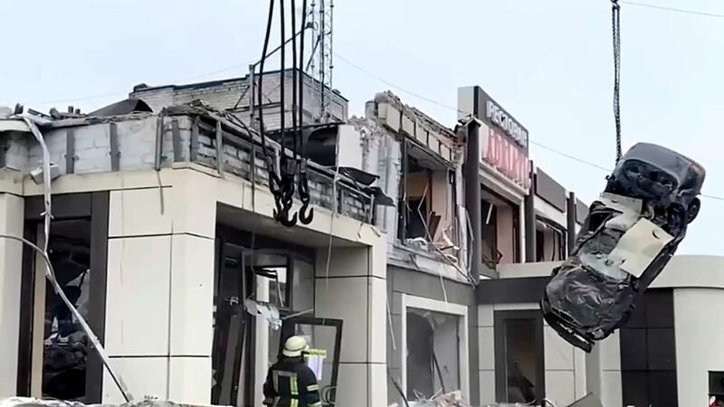 Tote und Vermisste nach Beschuss russisch besetzter Stadt Die zerstörte Bäckerei in Lyssytschansk.