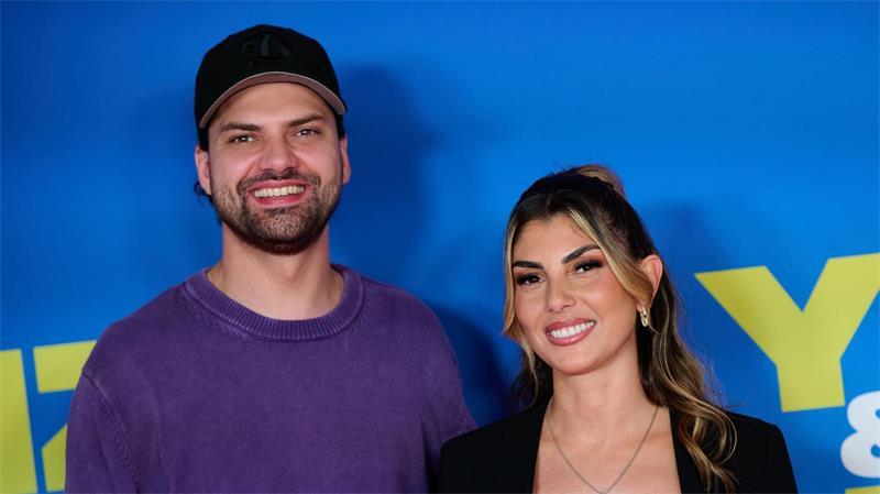 Die zweite Staffel von „Yeliz & Jimi - We Are Family“ bei Sky und Wow bietet wieder Einblicke in das private Leben von Jimi Blue Ochsenknecht und Yeliz Koc. 