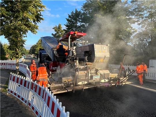 Die Bauarbeiten an der B73 werden in Agathenburg fortgesetzt. Foto: Vasel