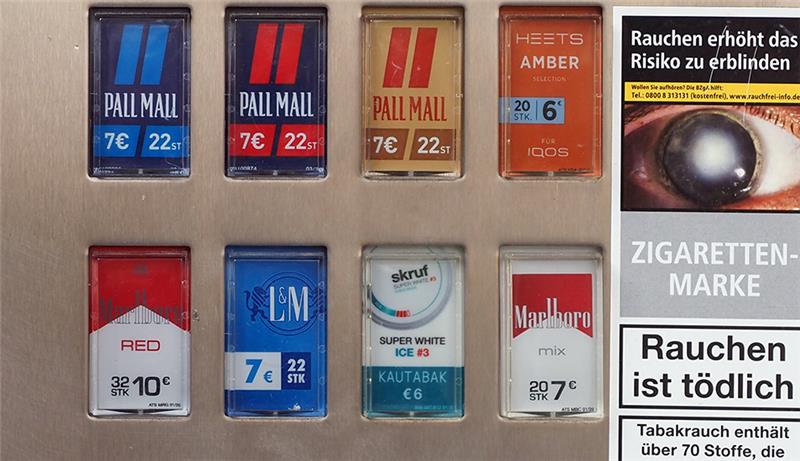 Diebe reißen Zigarettenautomaten von Hauswand Diebe brachen in Kakerbeck einen Zigarettenautomaten auf. Symbolbild: dpa
